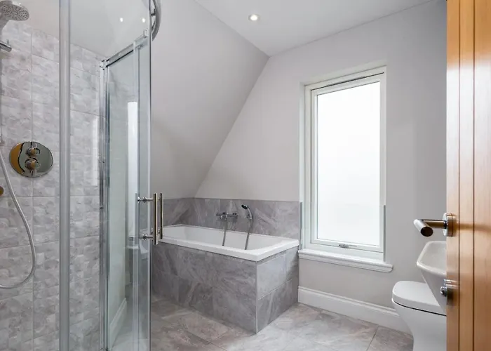 Holiday home Brunstane House - 15 Mins To Centre Edinburgh