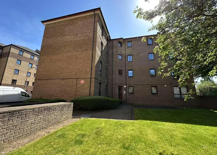Two Bedroom Flat In Center With Free Parking * Эдинбург