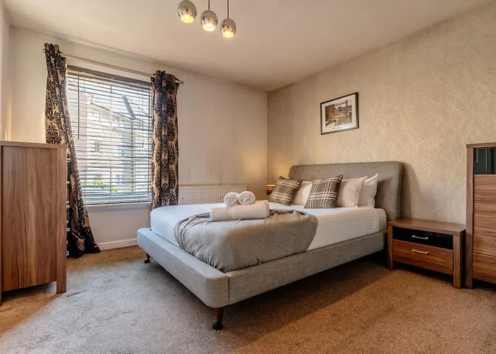 Roseburn Retreat 2b Free Parking