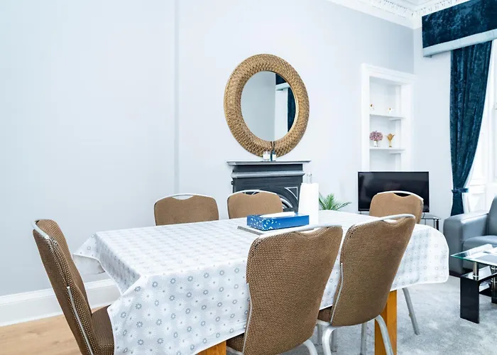 3br Next To Stadium Near Airport Sleeps 7