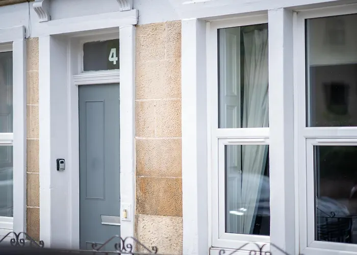 3br Next To Stadium Near Airport Sleeps 7 אדינבורו