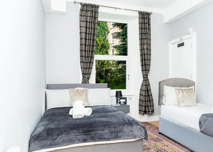 3br Next To Stadium Near Airport Sleeps 7