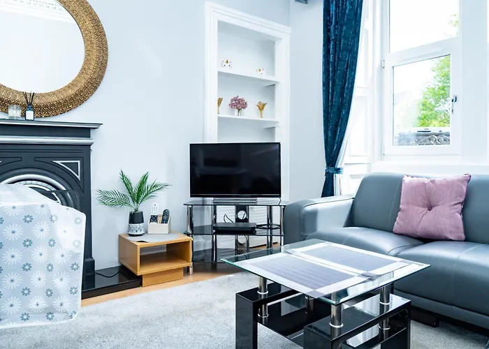 3br Next To Stadium Near Airport Sleeps 7 * אדינבורו