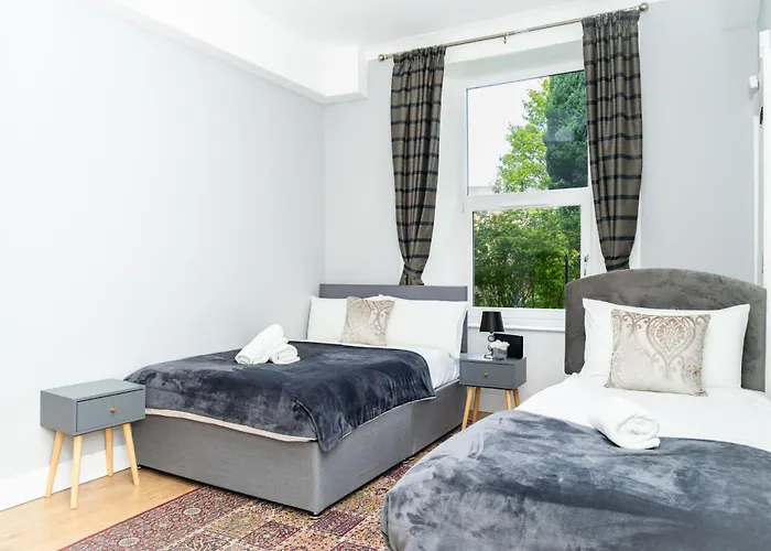 Apartment 3br Next To Stadium Near Airport Sleeps 7 Edinburgh