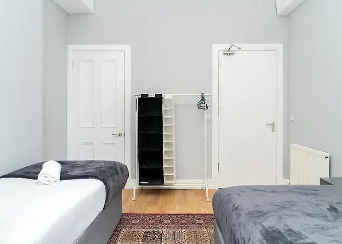 3br Next To Stadium Near Airport Sleeps 7