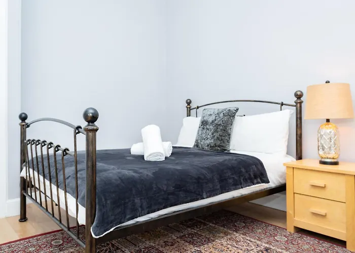 דירה 3br Next To Stadium Near Airport Sleeps 7 אדינבורו