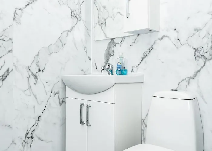 3br Next To Stadium Near Airport Sleeps 7 אדינבורו