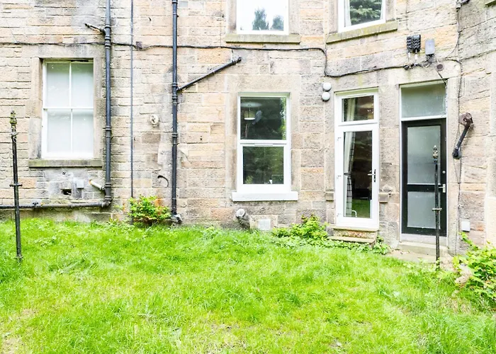 3br Next To Stadium Near Airport Sleeps 7