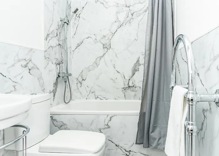 דירה 3br Next To Stadium Near Airport Sleeps 7