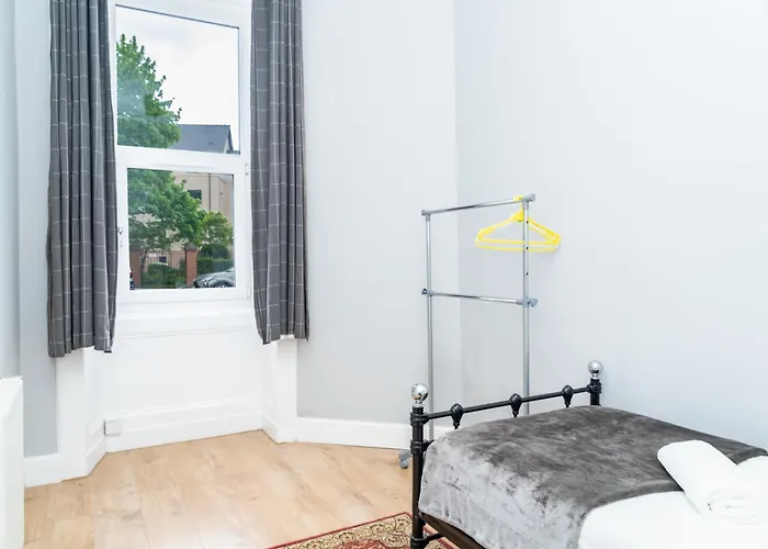 Apartment 3br Next To Stadium Near Airport Sleeps 7 *