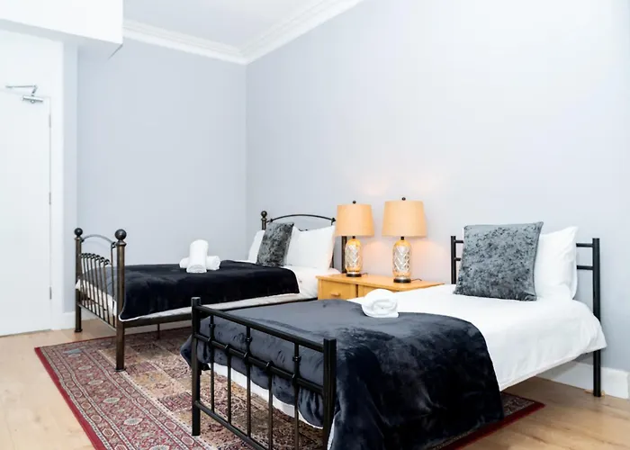 דירה 3br Next To Stadium Near Airport Sleeps 7 אדינבורו