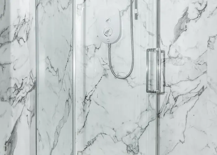 3br Next To Stadium Near Airport Sleeps 7