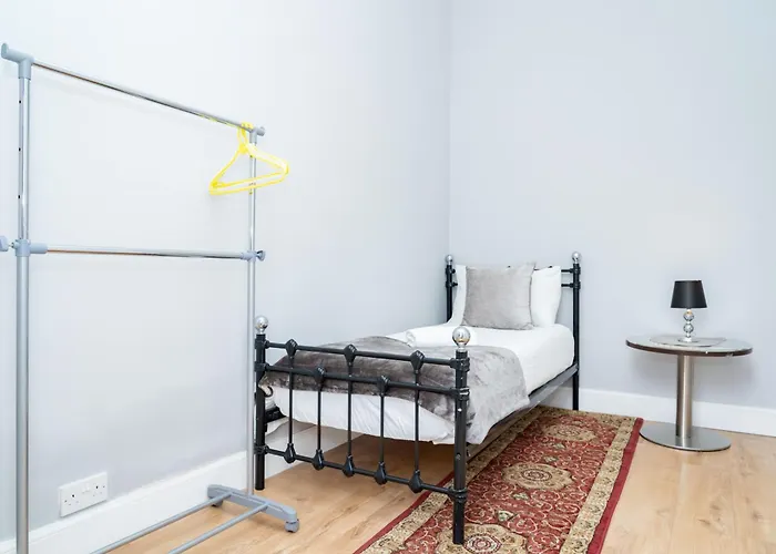 3br Next To Stadium Near Airport Sleeps 7 דירה אדינבורו