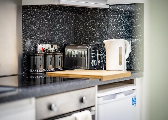 3br Next To Stadium Near Airport Sleeps 7 *