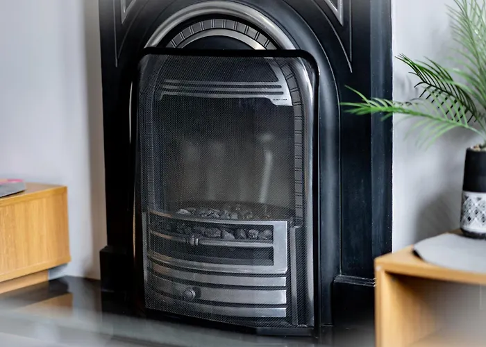 3br Next To Stadium Near Airport Sleeps 7