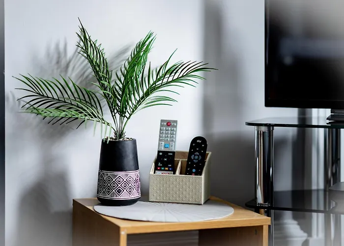 דירה 3br Next To Stadium Near Airport Sleeps 7