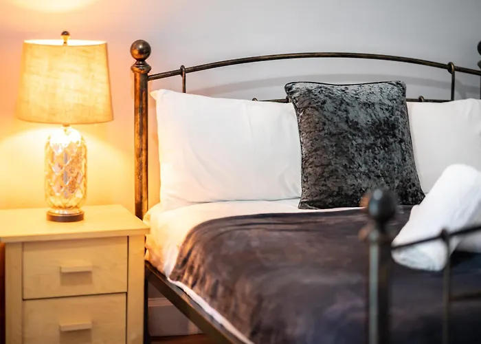 דירה 3br Next To Stadium Near Airport Sleeps 7