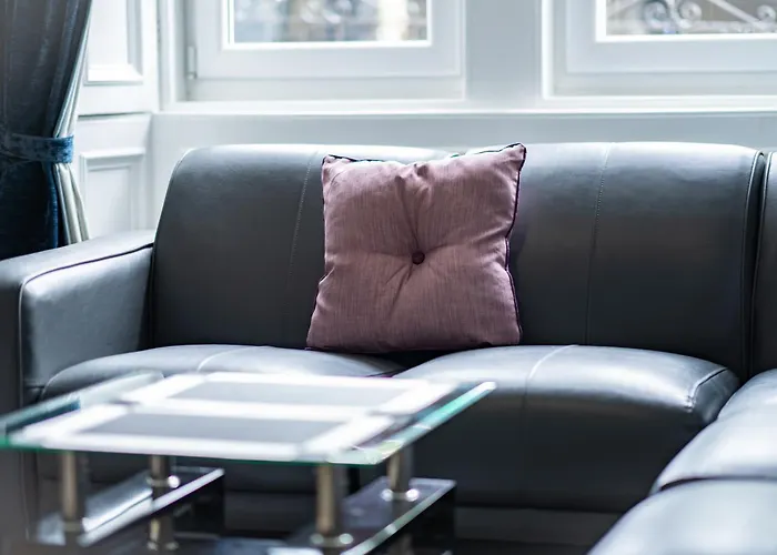 דירה 3br Next To Stadium Near Airport Sleeps 7