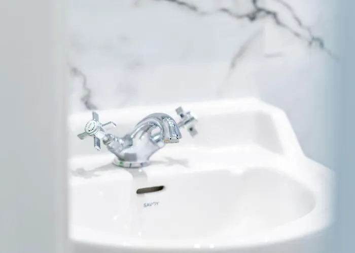 3br Next To Stadium Near Airport Sleeps 7