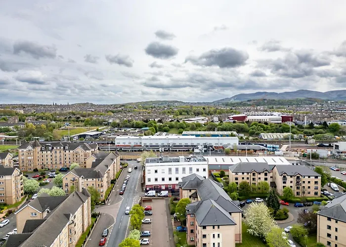 3br Next To Stadium Near Airport Sleeps 7 *