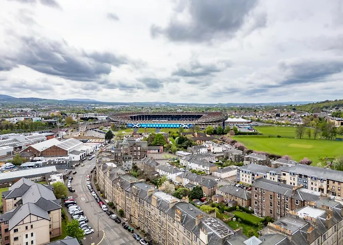 3br Next To Stadium Near Airport Sleeps 7 דירה