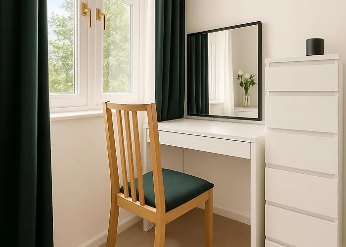 Comfortable 2 Bedroom Flat In The Centre