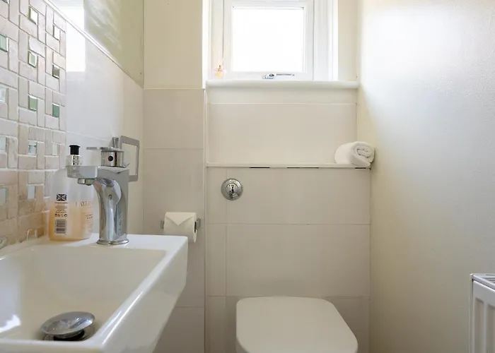 Holiday home Centre House - 5 Bedrooms - Sleeps 9 - Parking *