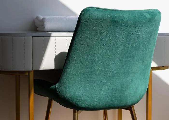 Holiday home Centre House - 5 Bedrooms - Sleeps 9 - Parking