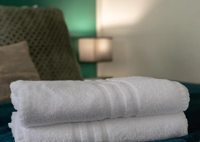 Centre House - 5 Bedrooms - Sleeps 9 - Parking Hébergement de vacances *