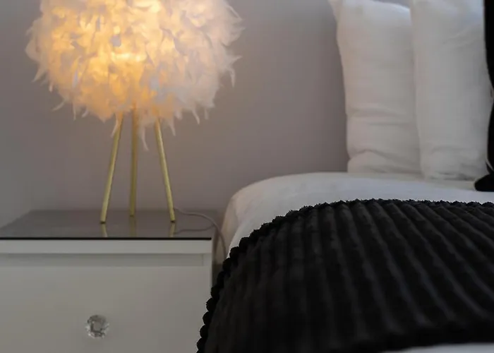 Hébergement de vacances Centre House - 5 Bedrooms - Sleeps 9 - Parking *