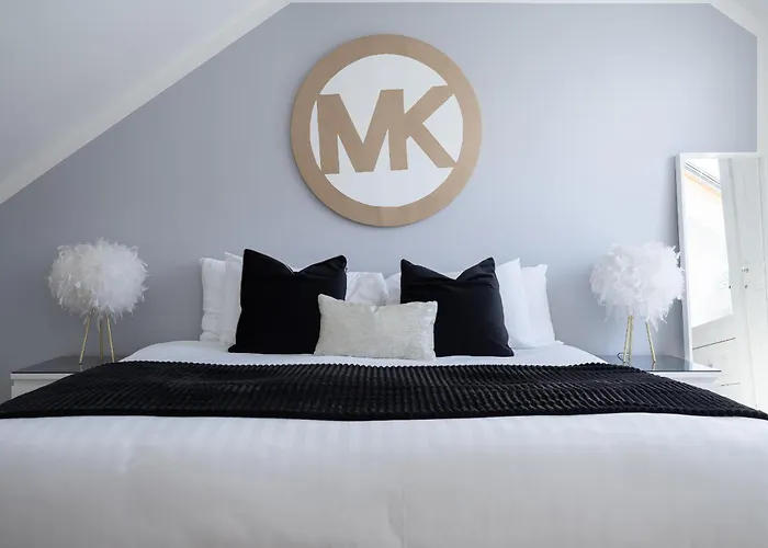 Holiday home Centre House - 5 Bedrooms - Sleeps 9 - Parking Edinburgh