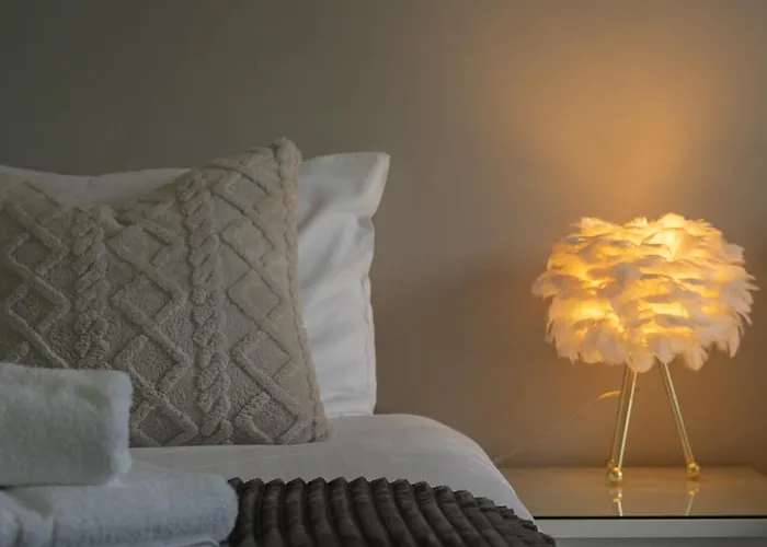 Centre House - 5 Bedrooms - Sleeps 9 - Parking Hébergement de vacances