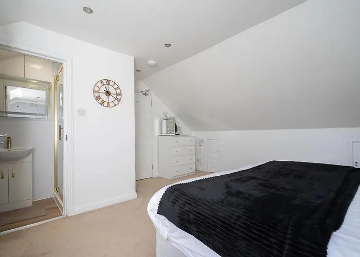 Centre House - 5 Bedrooms - Sleeps 9 - Parking Hébergement de vacances *