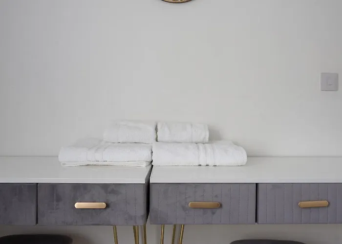 Hébergement de vacances Centre House - 5 Bedrooms - Sleeps 9 - Parking