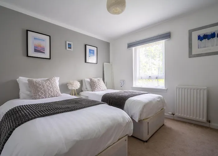 Holiday home Centre House - 5 Bedrooms - Sleeps 9 - Parking Edinburgh