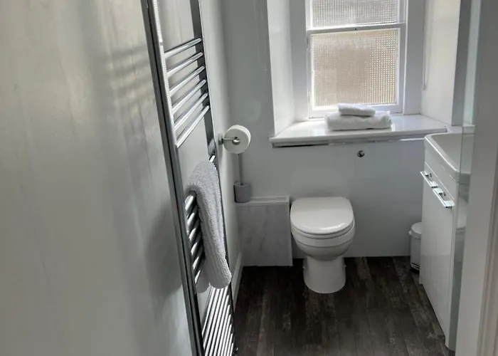 Truly Central, Princes St, Close To Castle *