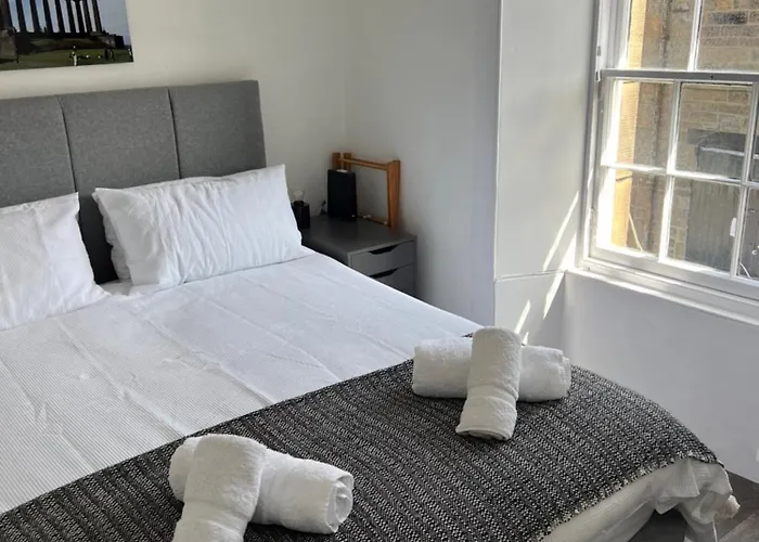Truly Central, Princes St, Close To Castle * אדינבורו