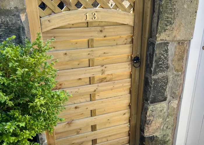 Truly Central, Princes St, Close To Castle *