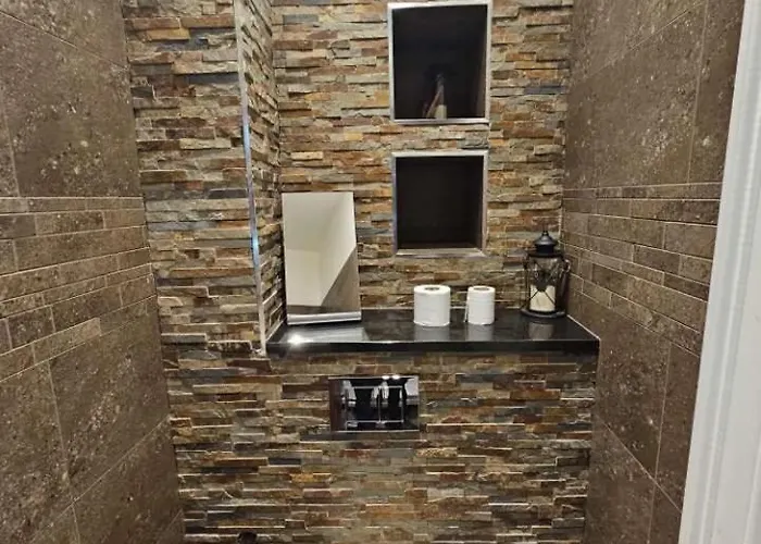 Luxury Double With Private En-suite 홈스테이
