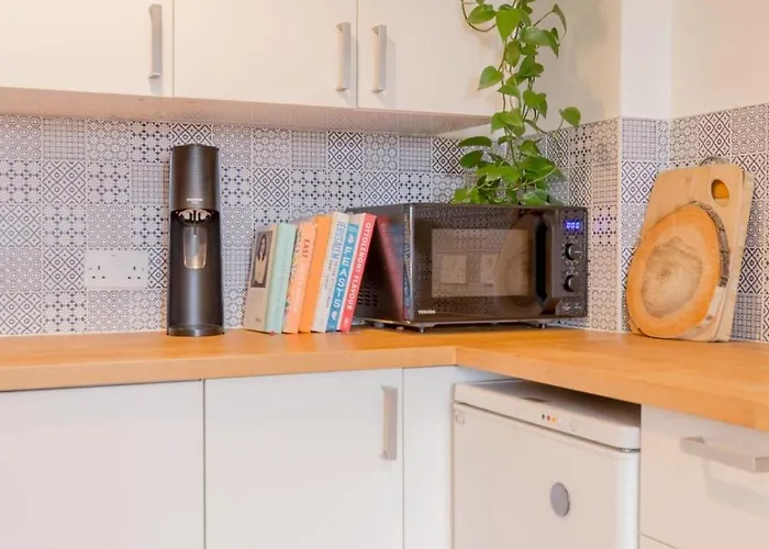 Castle Views! Stylish 2bd Flat, Sleeps 4 Daire Edinburgh