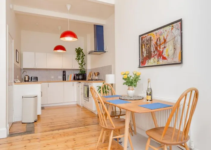 Castle Views! Stylish 2bd Flat, Sleeps 4 Daire *