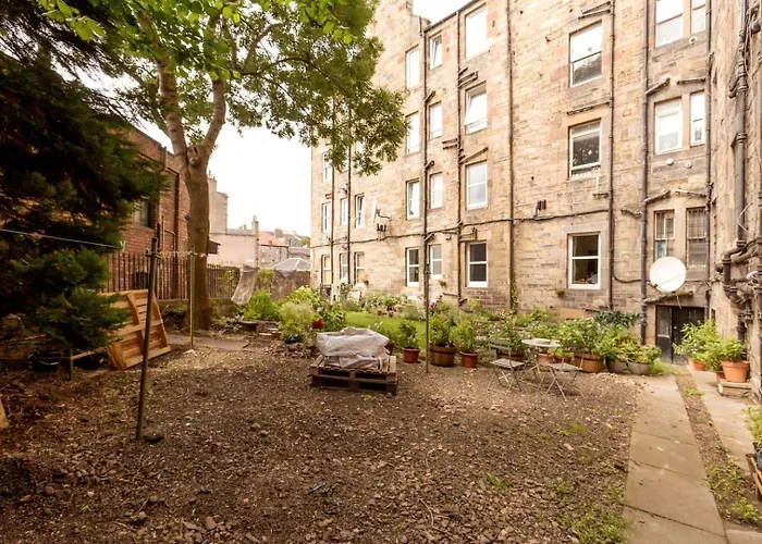 Castle Views! Stylish 2bd Flat, Sleeps 4