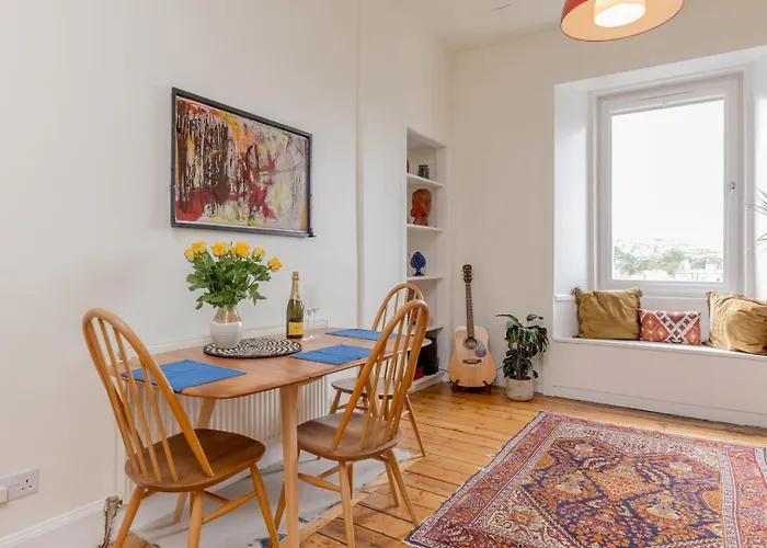 Castle Views! Stylish 2bd Flat, Sleeps 4 Daire