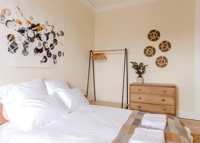 Castle Views! Stylish 2bd Flat, Sleeps 4