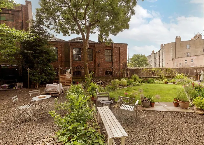 Castle Views! Stylish 2bd Flat, Sleeps 4 Апартаменты