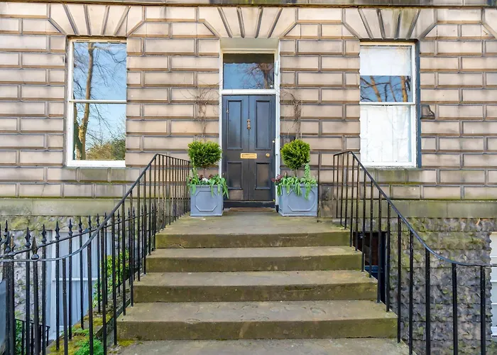 Stunning Flat, New Town, - Perfect Location *