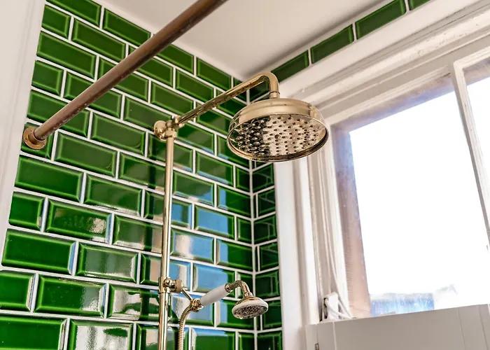 Stunning Flat, New Town, - Perfect Location *