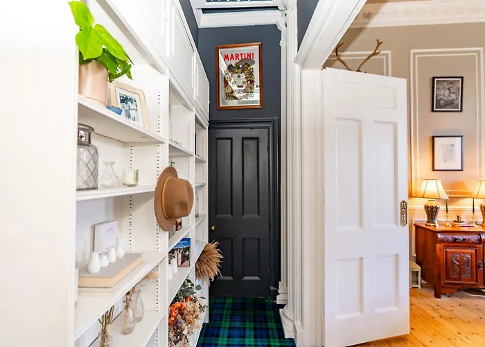 Stunning Flat, New Town, - Perfect Location Apartment