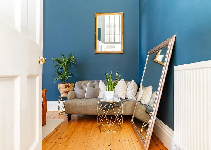 Stunning Flat, New Town, - Perfect Location *