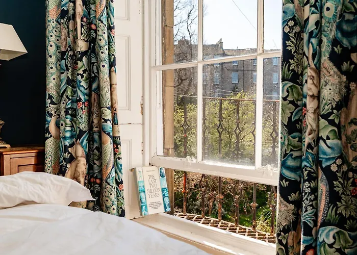 Stunning Flat, New Town, - Perfect Location Apartment